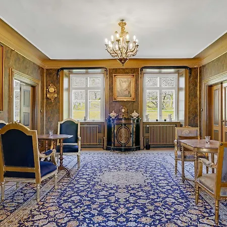 Apartment 1 Bedroom Lovely In *