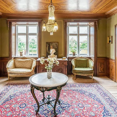 1 Bedroom Lovely In Apartment *