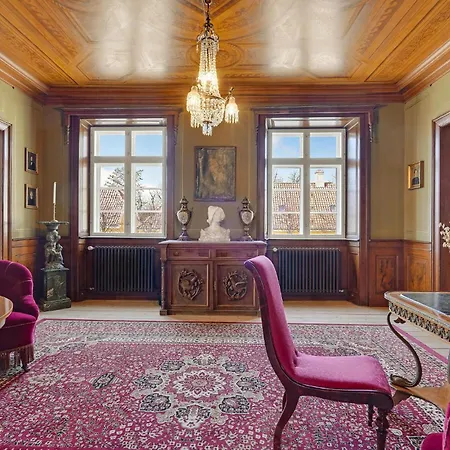 1 Bedroom Lovely In Apartment