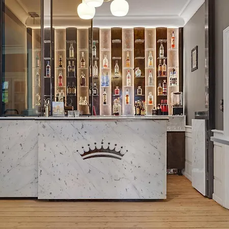 1 Bedroom Lovely In Apartment