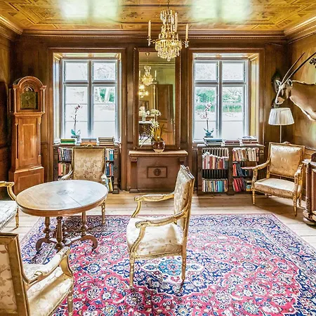 1 Bedroom Lovely In Apartment *